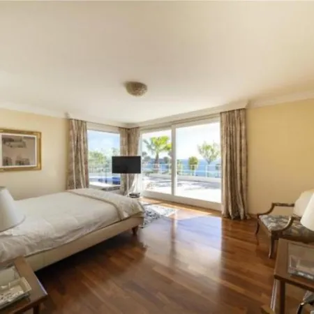 Roxanne * Roquebrune-Cap-Martin